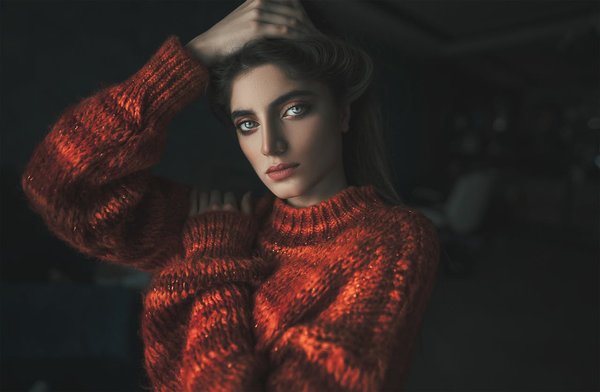 Can You Style a Chunky Wool Sweater for an Elegant Evening in Rural Wales?